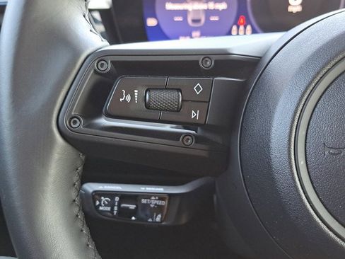 Certified 2025 Porsche Macan 4 Electric image 32