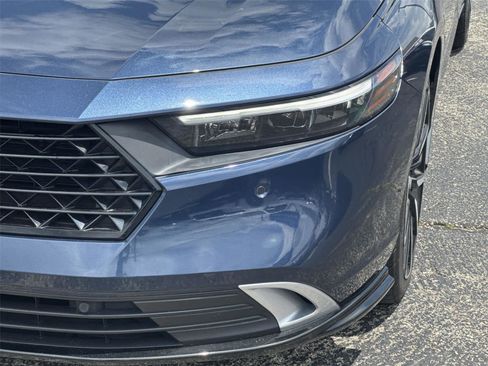 Used 2024 Honda Accord Touring image 9