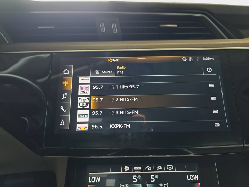Used 2024 Audi Q8 e-tron Premium Plus AWD/4WD image 22