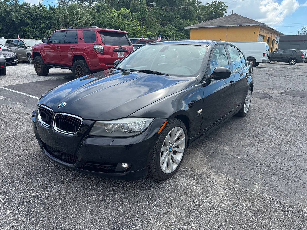 Used 2011 BMW 328i xDrive Sedan AWD/4WD image 4