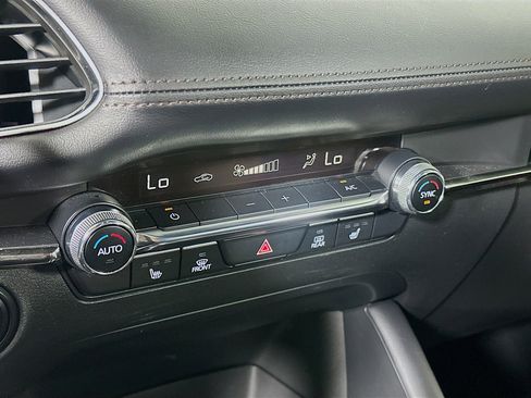Used 2022 MAZDA MAZDA3 s FWD image 19
