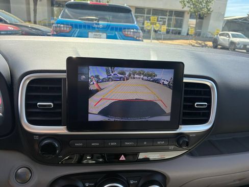 Used 2025 Hyundai Venue SEL FWD image 21