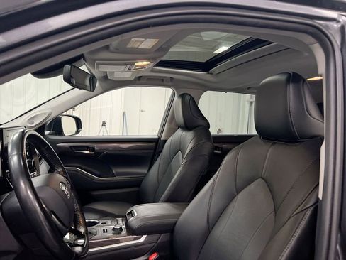 Used 2021 Toyota Highlander Limited image 20