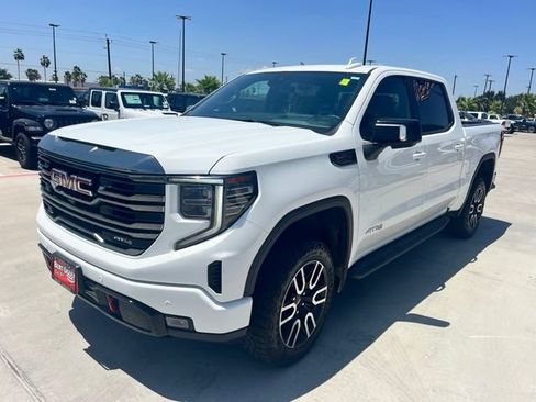 Used 2023 GMC Sierra 1500 AT4 w/ AT4 Premium Package AWD/4WD image 5