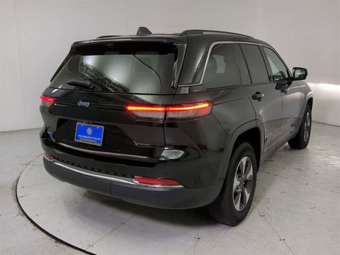 Used 2023 Jeep Grand Cherokee w/ Luxury Tech Group II image 6