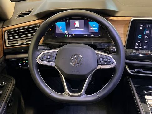 Certified 2025 Volkswagen Atlas SE FWD image 20