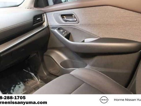 Used 2023 Nissan Rogue S image 11