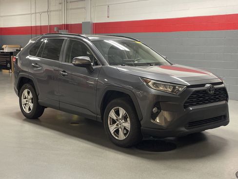 Used 2019 Toyota RAV4 XLE image 2