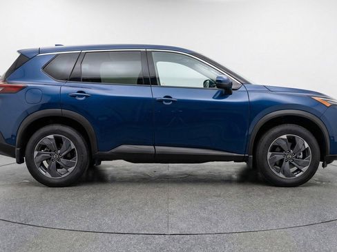 Used 2025 Nissan Rogue SV image 8