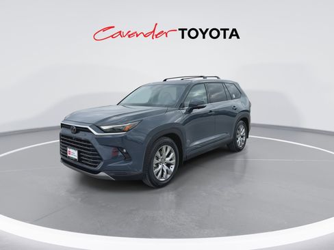 Used 2024 Toyota Grand Highlander Limited image 3