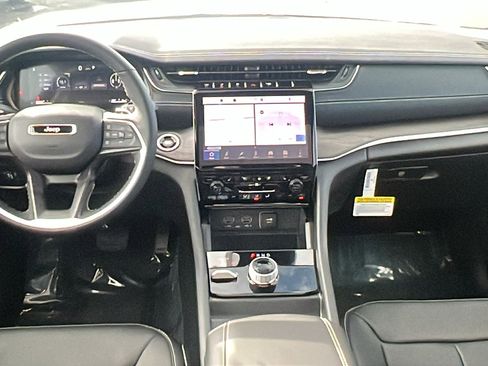 New 2025 Jeep Grand Cherokee Limited w/ Luxury Tech Group II image 22