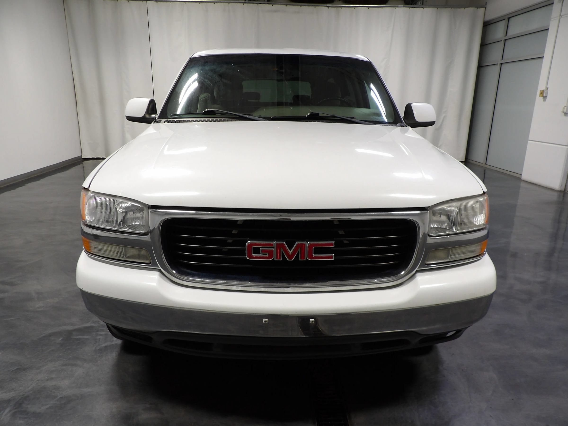 Used 2004 GMC Yukon XL SLE RWD image 3