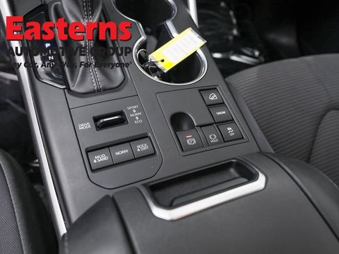 Used 2024 Toyota Highlander LE image 20