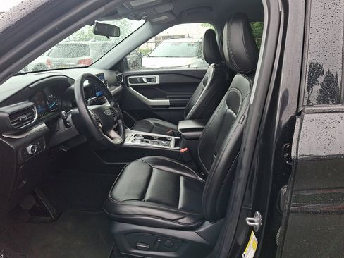 Used 2021 Ford Explorer XLT w/ Equipment Group 202A AWD/4WD image 27