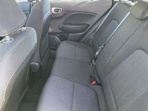 Used 2020 Hyundai Venue SE image 16