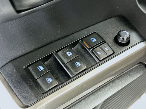 Used 2022 Toyota Tacoma SR5 w/ Technology Package RWD image 14