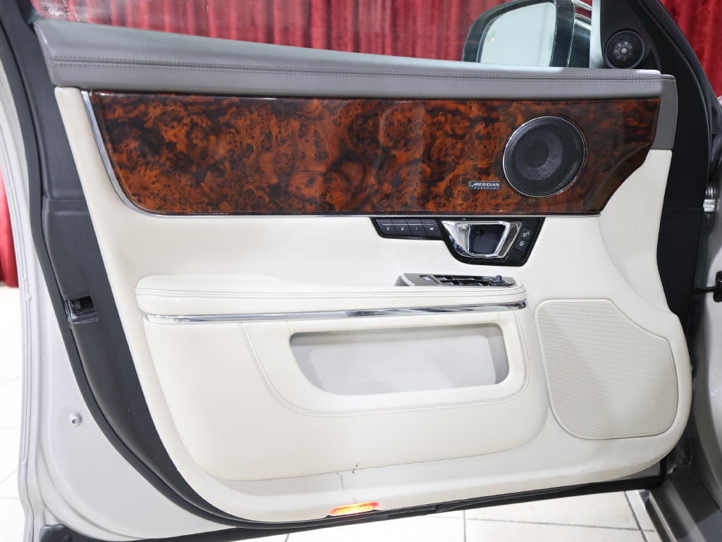 Used 2017 Jaguar XJ L Portfolio RWD image 11