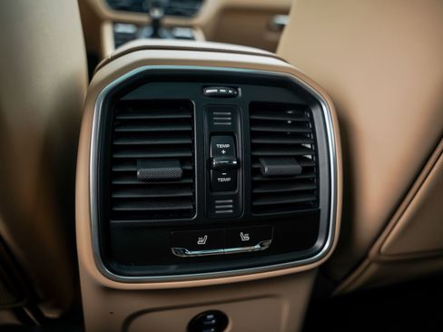 New 2026 Porsche Macan image 28