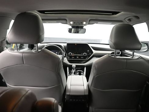 Used 2023 Toyota Highlander XLE FWD image 45