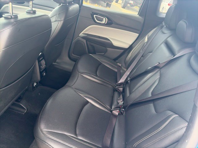 Used 2025 Jeep Compass Limited AWD/4WD image 11