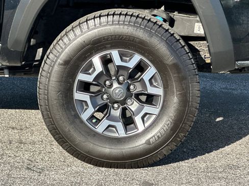 Used 2020 Toyota Tacoma TRD Off-Road w/ TRD Premium Off Road Package image 28