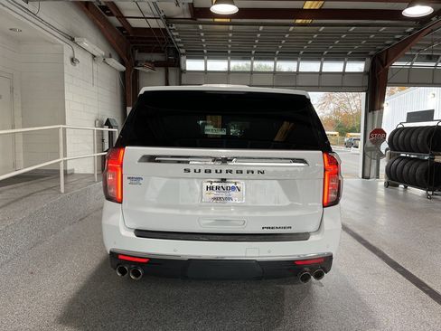 Used 2023 Chevrolet Suburban Premier image 7