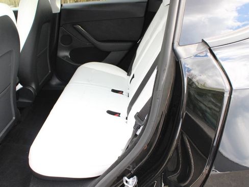 Used 2024 Tesla Model Y Long Range image 10