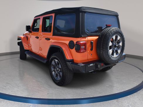 Used 2018 Jeep Wrangler Unlimited Sahara AWD/4WD image 8