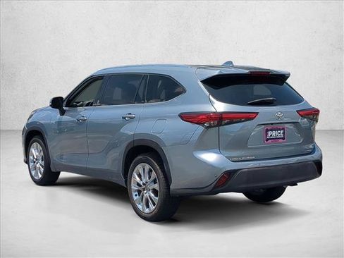 Used 2023 Toyota Highlander Limited FWD image 8