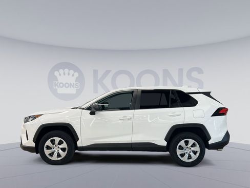 Used 2022 Toyota RAV4 LE image 2