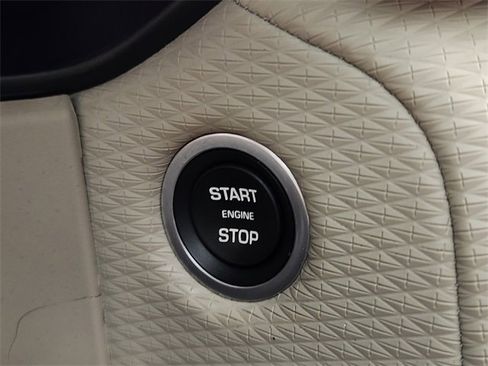 Used 2018 Land Rover Range Rover Velar R-Dynamic SE image 21