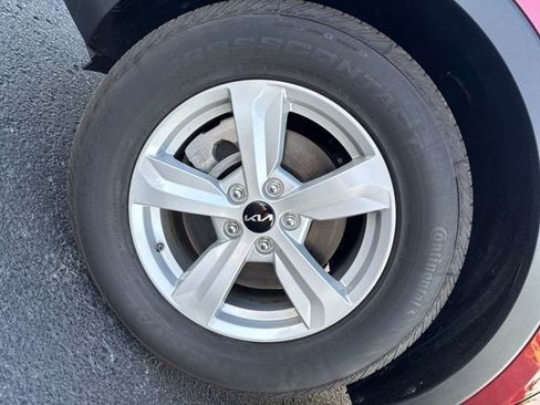 Used 2025 Kia Sorento LX image 31