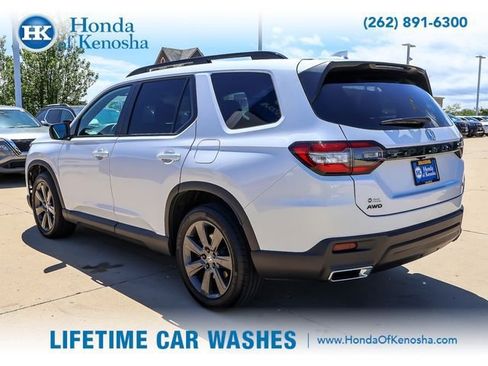Certified 2025 Honda Pilot Sport image 3