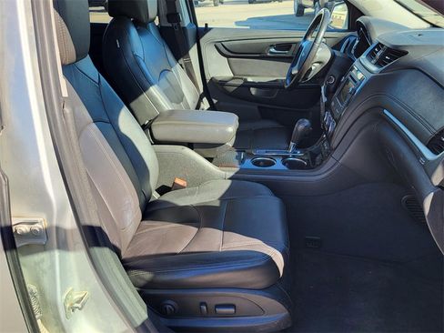 Used 2017 Chevrolet Traverse LT image 10