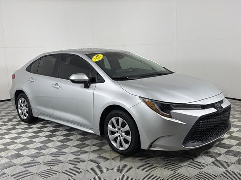 Used 2022 Toyota Corolla LE image 3