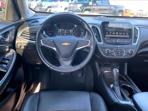 Used 2018 Chevrolet Malibu Premier w/ Premier Sun and Wheel Package image 6