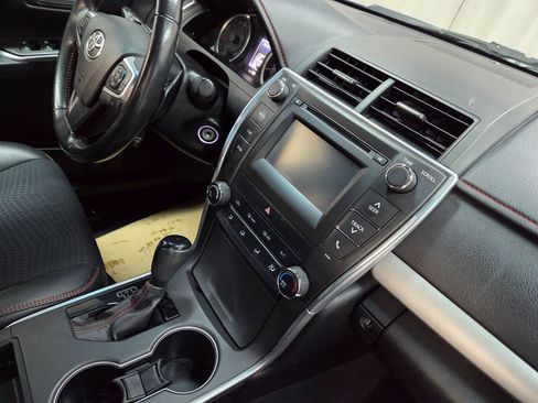 Used 2015 Toyota Camry SE image 22