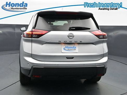 Used 2025 Nissan Rogue SV FWD image 8