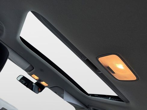 Certified 2022 Hyundai Venue SEL image 33