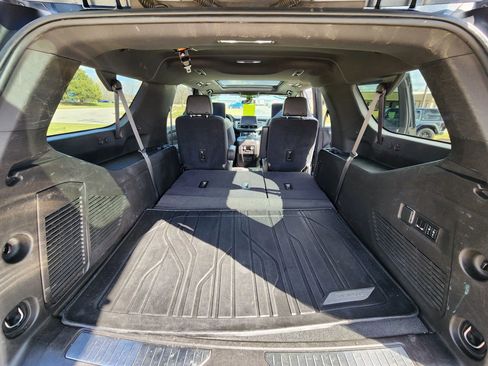 Used 2021 Chevrolet Suburban Z71 w/ Luxury Package image 27