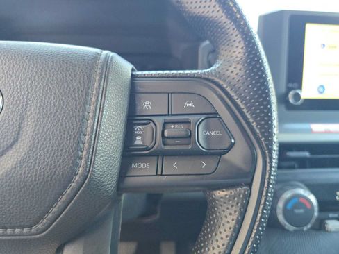 Certified 2025 Toyota Tacoma SR5 AWD/4WD image 31