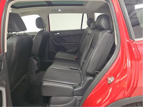 Used 2023 Volkswagen Tiguan SE w/ Panoramic Sunroof Package FWD image 8