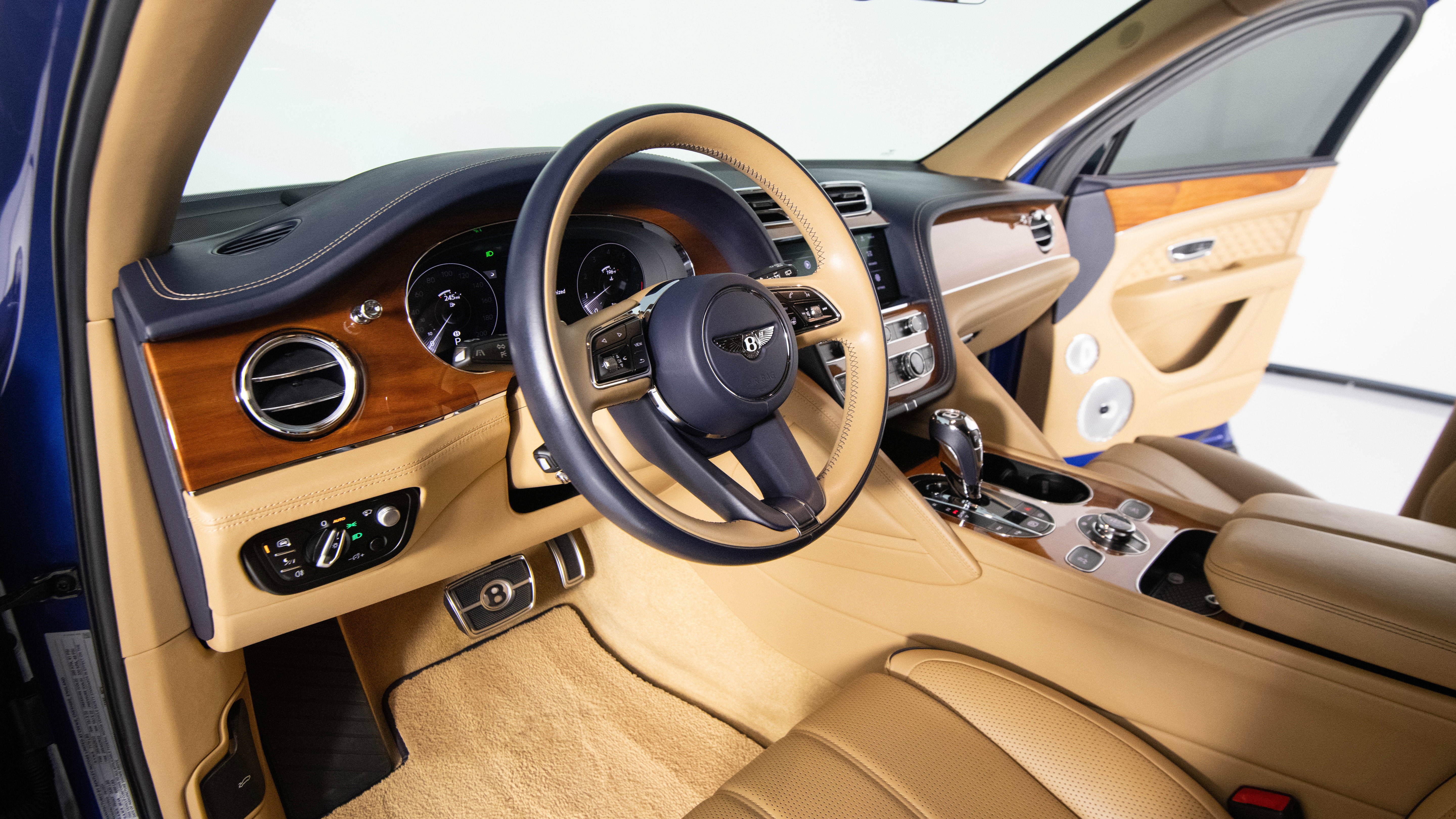 Used 2021 Bentley Bentayga AWD/4WD image 19
