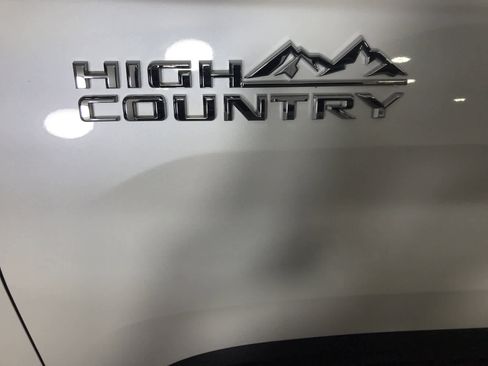 Used 2022 Chevrolet Silverado 2500 High Country w/ Safety Package II image 6