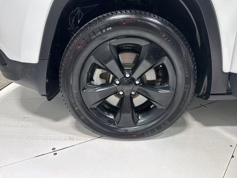 Used 2017 Jeep Cherokee High Altitude image 9