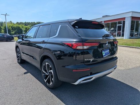 Used 2024 Mitsubishi Outlander SE AWD/4WD image 3