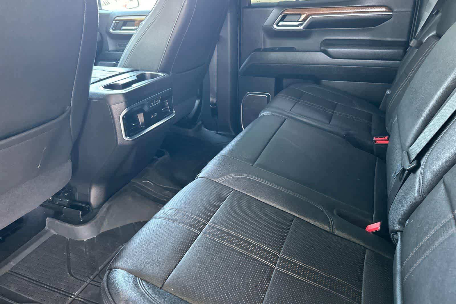 Used 2023 Chevrolet Silverado 1500 High Country w/ High Country Premium Package AWD/4WD image 5