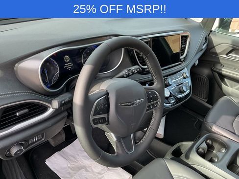 New 2026 Chrysler Pacifica Select image 10