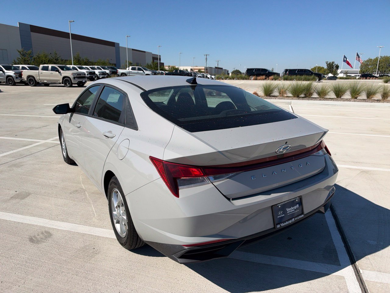 Used 2023 Hyundai Elantra SE FWD image 7