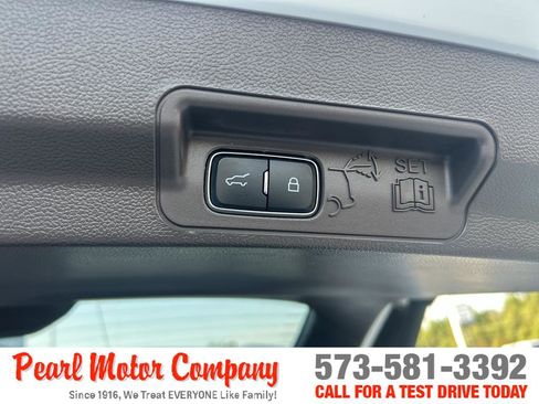 Used 2022 Ford Explorer Platinum w/ Premium Technology Package image 25